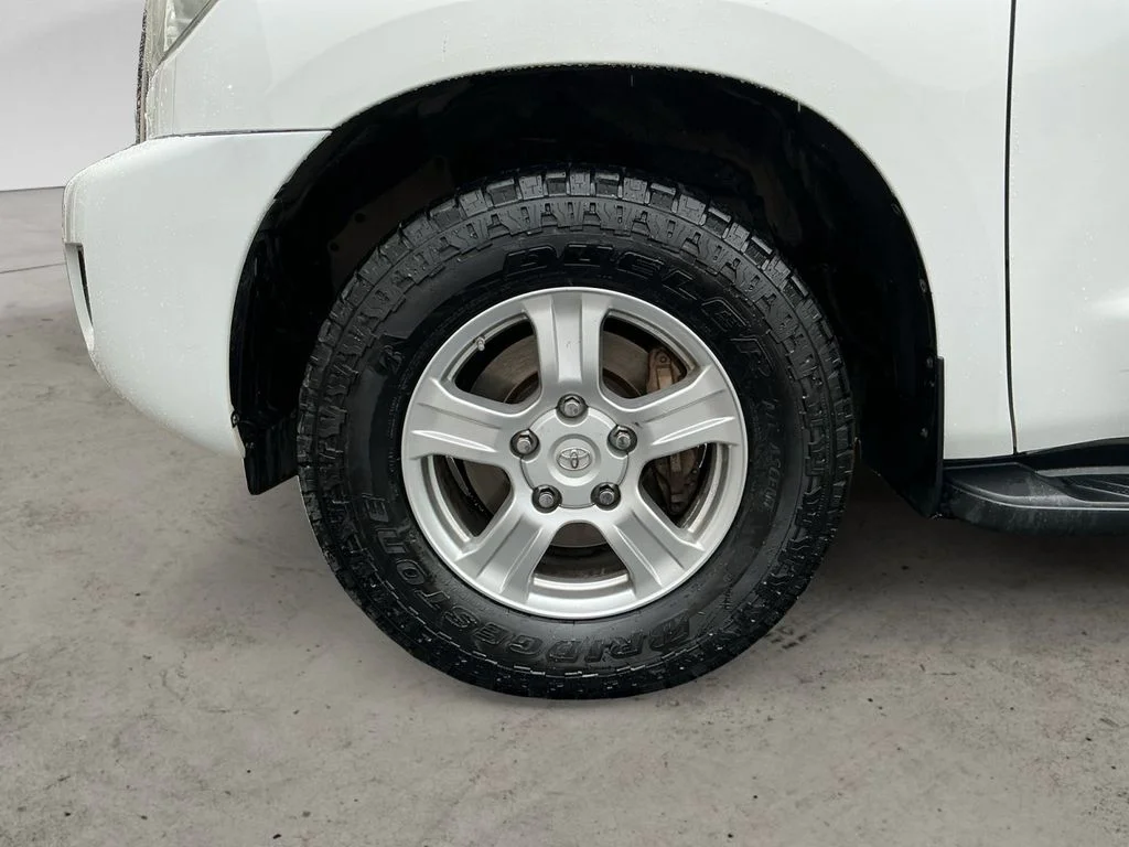 Used 2014 White Toyota SR5 image 9