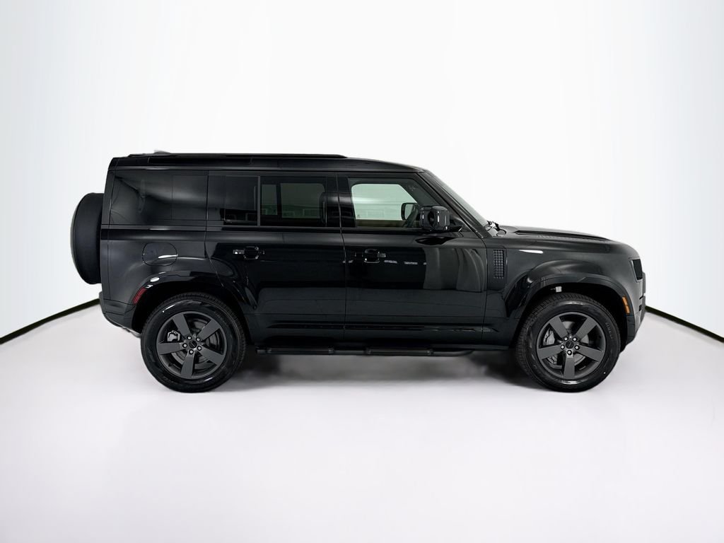New 2026 Santorini Black Land Rover X-Dynamic SE image 4