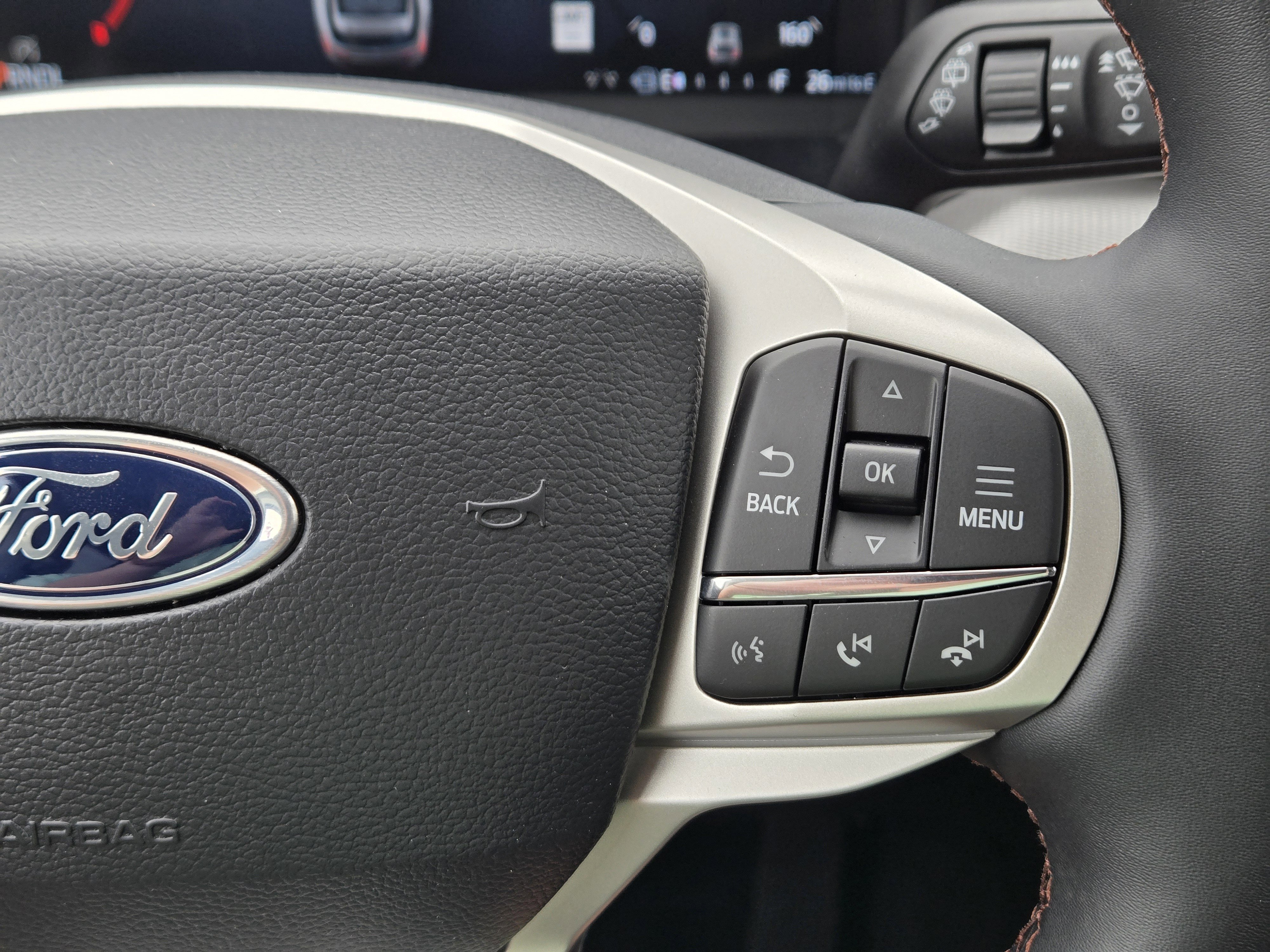 New 2026 Space White Metallic FORD Active image 25