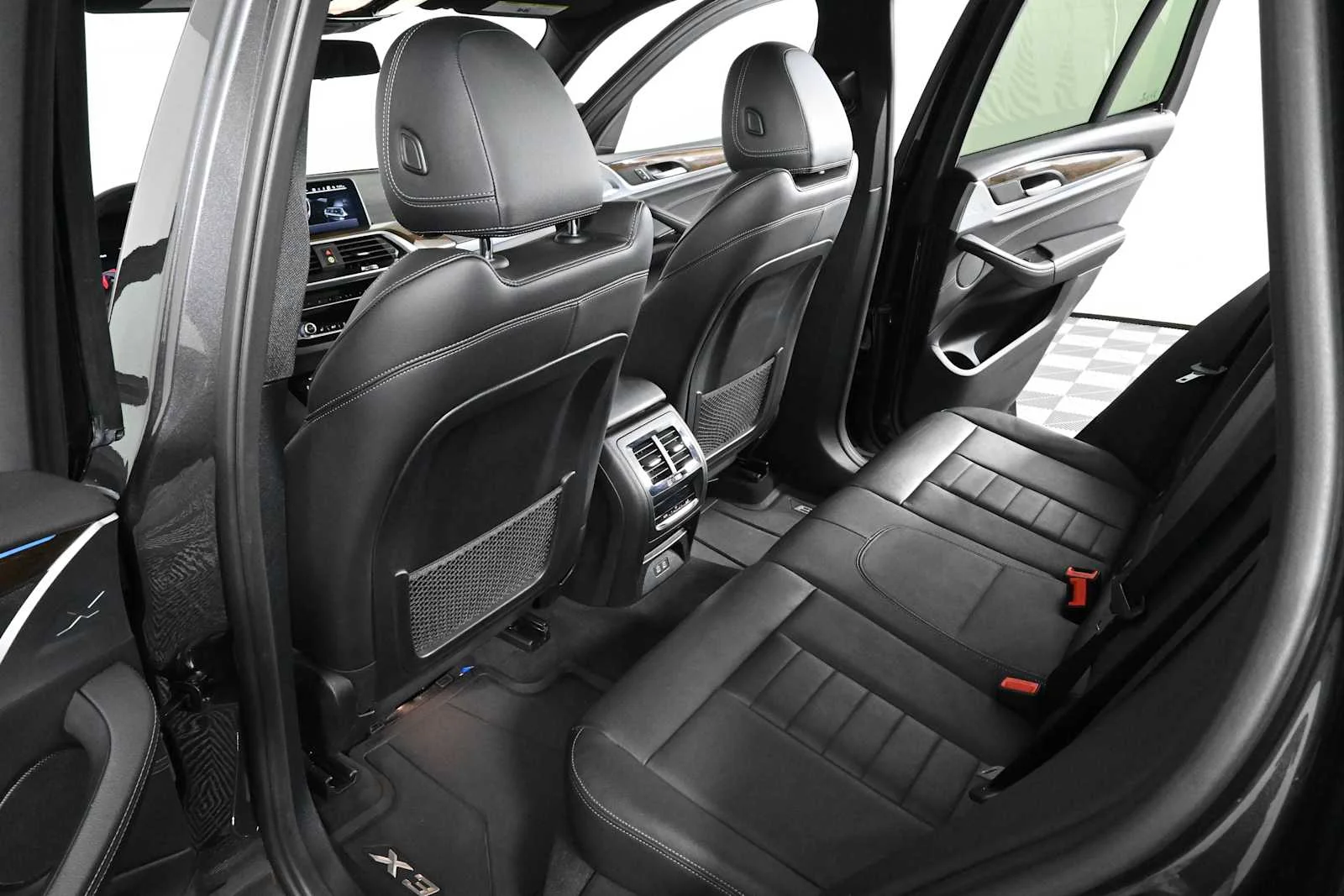 Used 2021 Dark Graphite Metallic BMW xDrive30e image 16