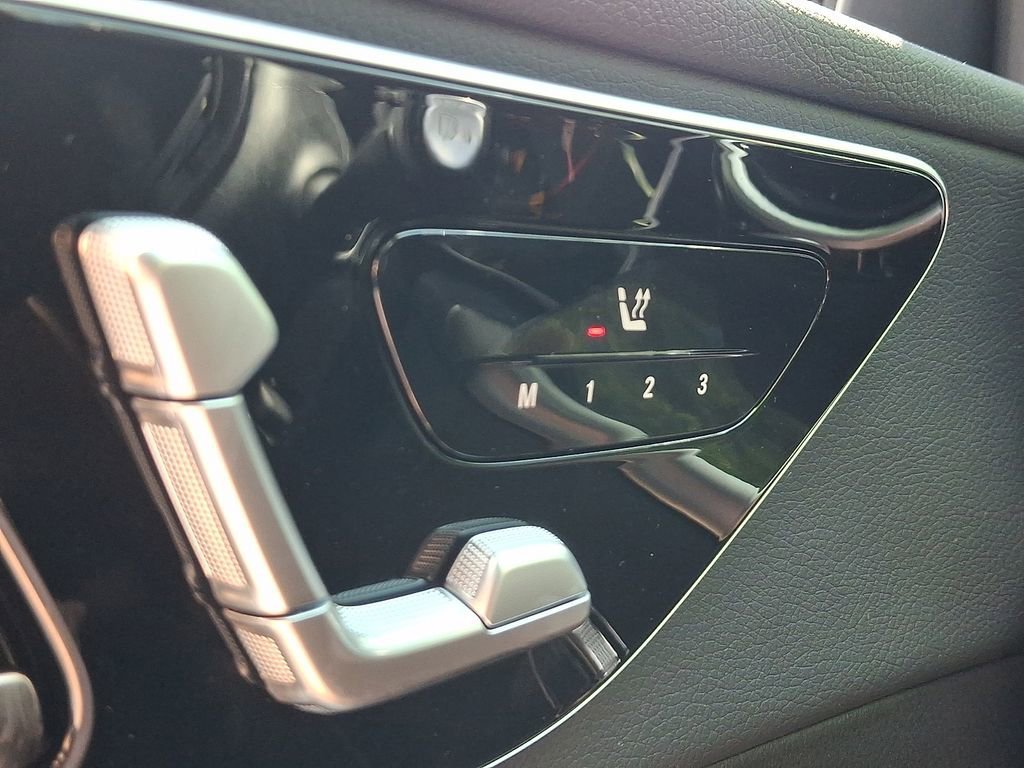 New 2026 Polar White Mercedes-Benz GLC 300 image 32