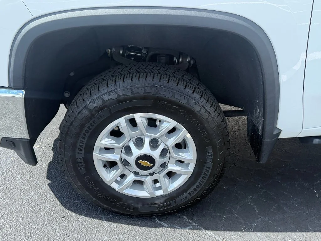 Used 2022 White Chevrolet LT image 18
