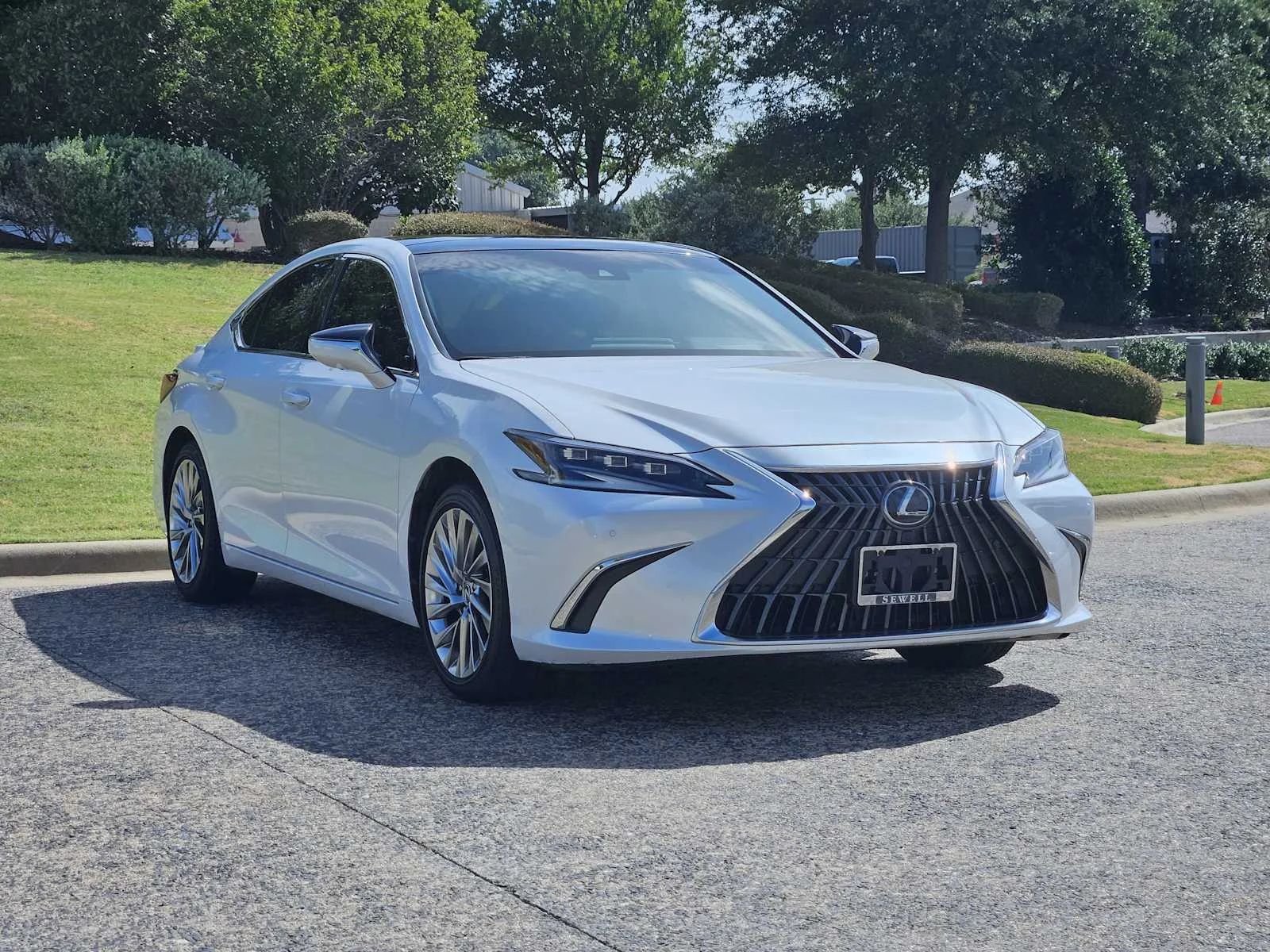 Certified Used 2023 EMINENT WHITE PEARL Lexus Ultra Luxury image 2