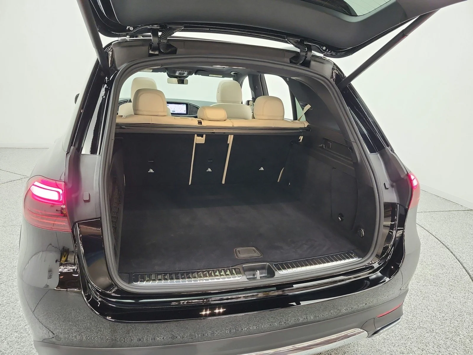 Certified Used 2024 Black Mercedes-Benz GLE 450 4MATIC® SUV image 21