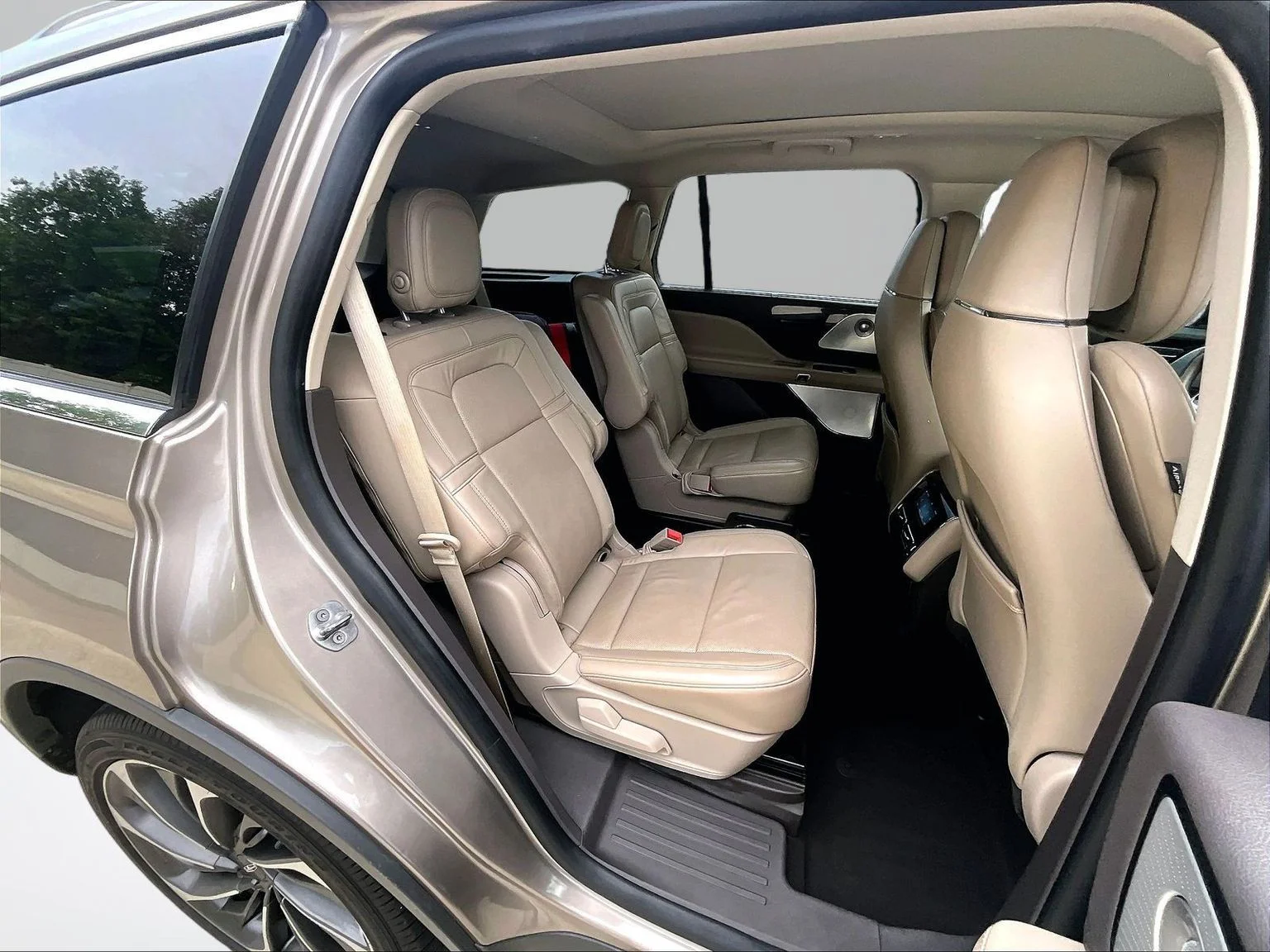 Used 2020 Beige Lincoln Reserve image 26