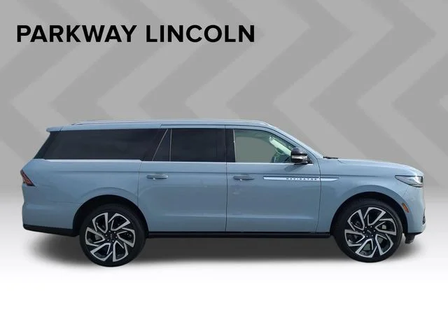 Used 2026 Gray Lincoln Reserve image 6