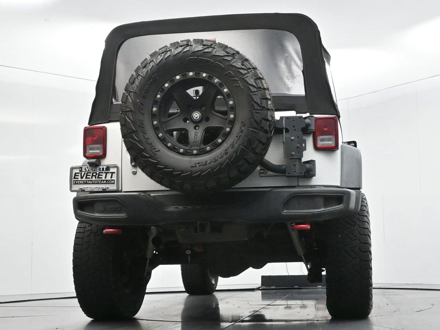 Used 2014 Bright White Clearcoat Jeep Rubicon X image 48