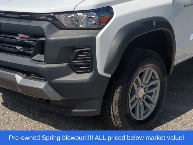 Used 2025 White Chevrolet Trail Boss image 17