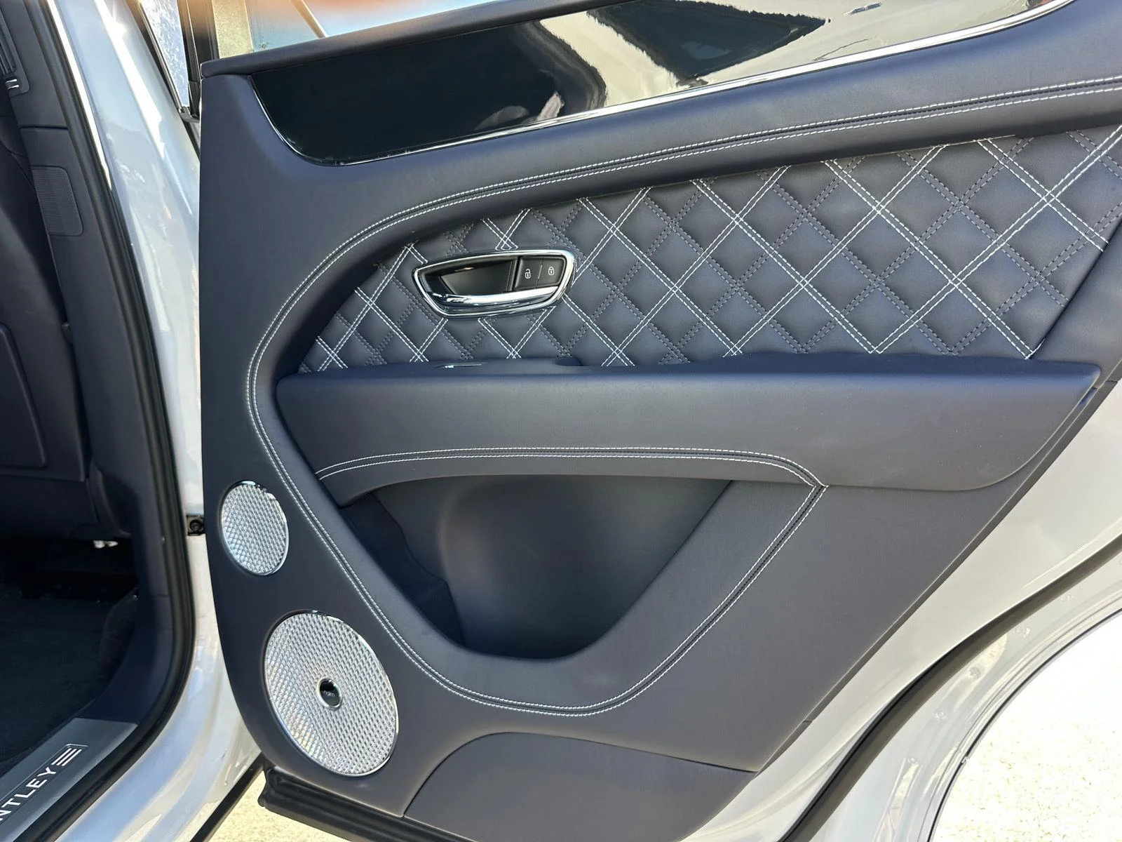 Used 2021 Ghost White Pearlescent Bentley V8 image 23