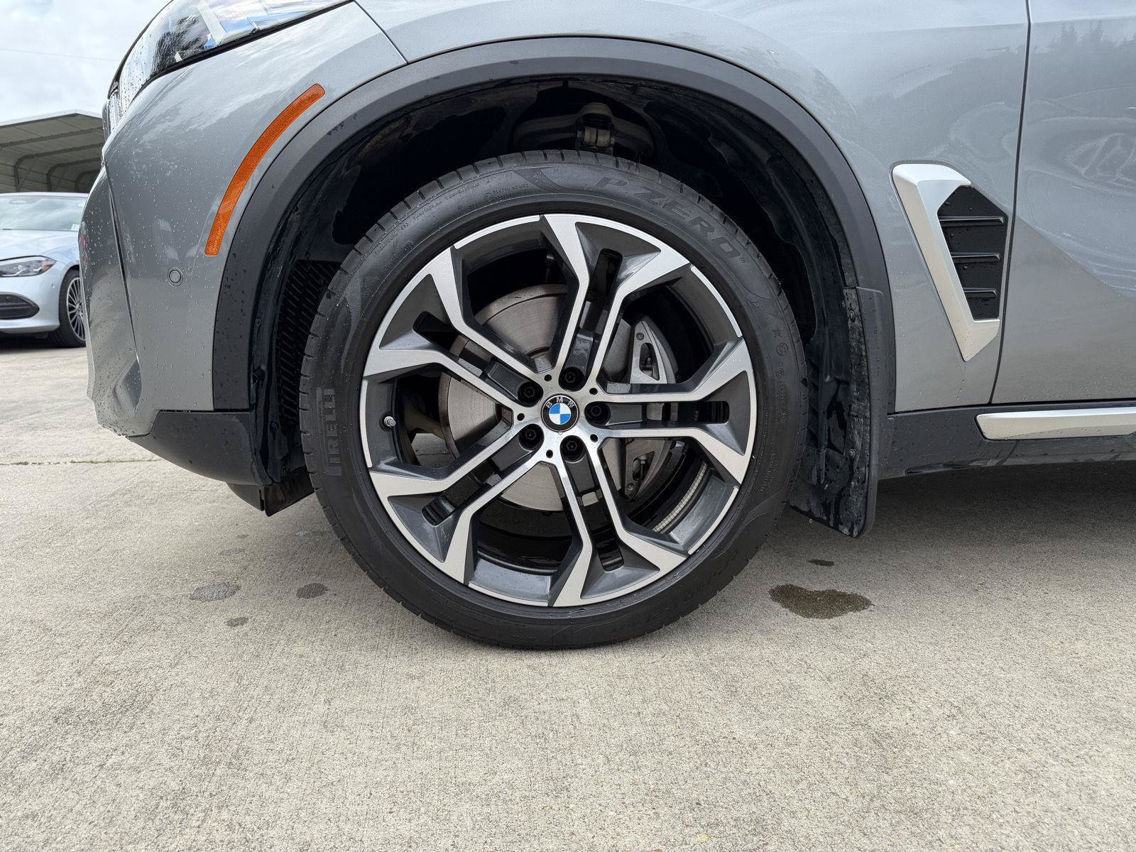Used 2025 Skyscraper Grey Metallic BMW sDrive40i image 4