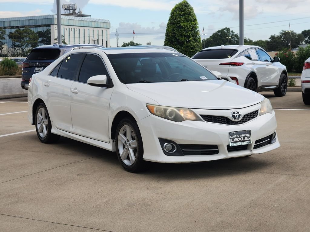 Used 2014 Blizzard Pearl Toyota SE image 3