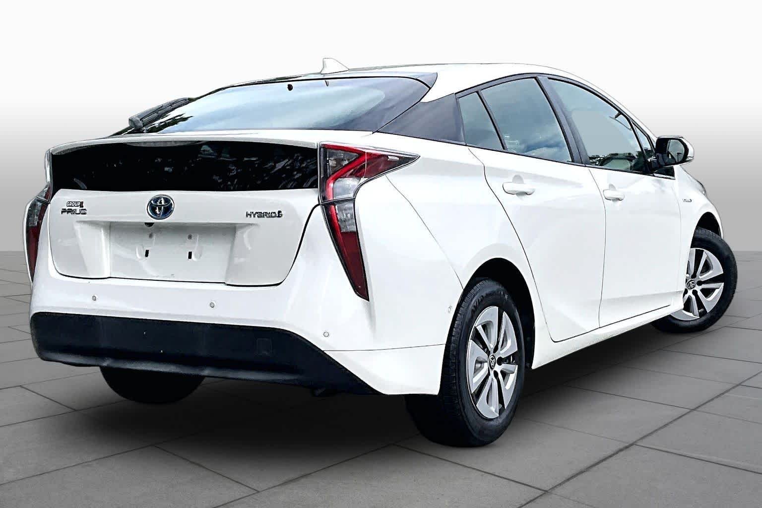 Used 2017 Blizzard Pearl Toyota Two image 13