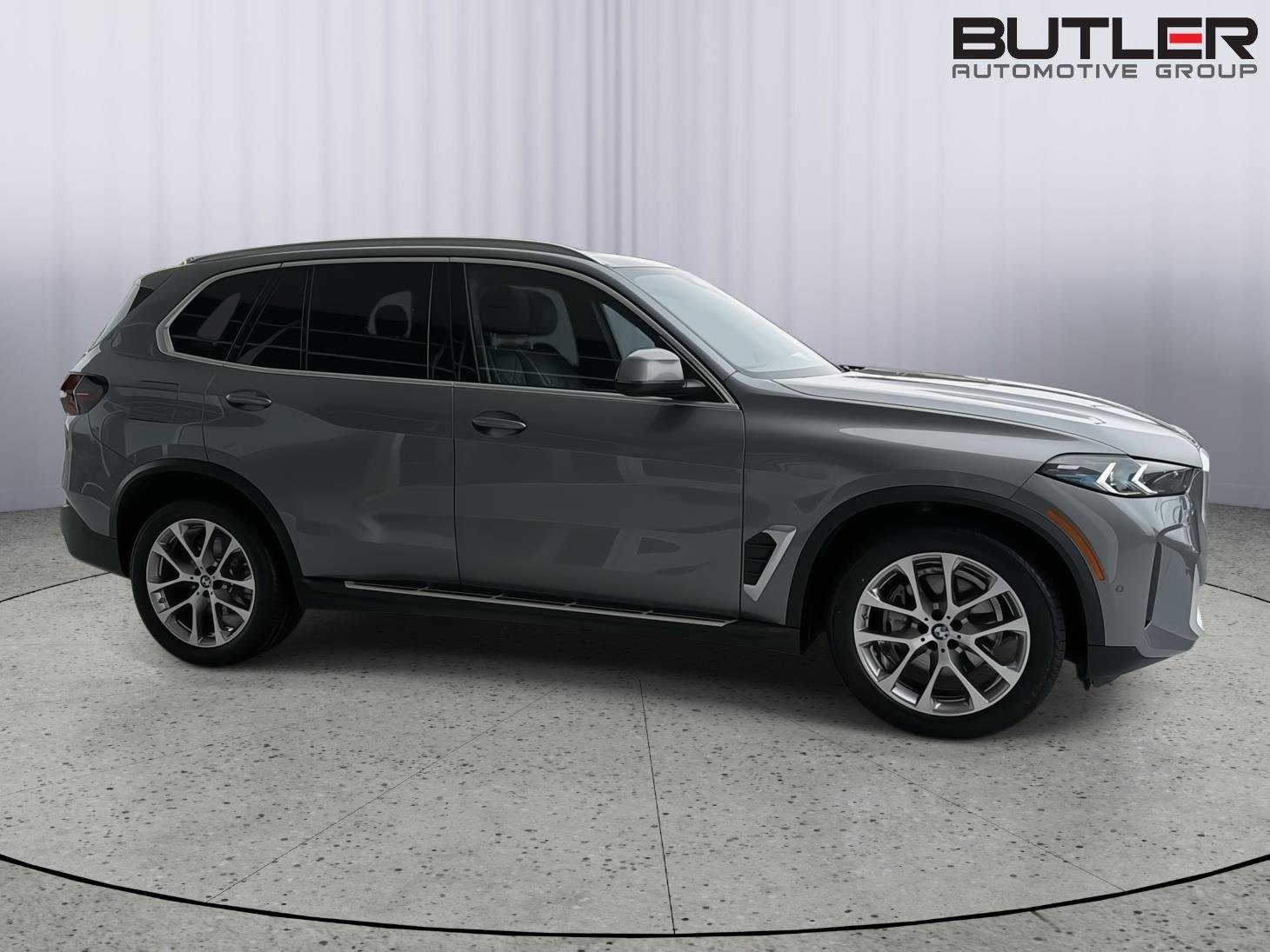 Used 2024 Skyscraper Grey Metallic BMW sDrive40i image 7