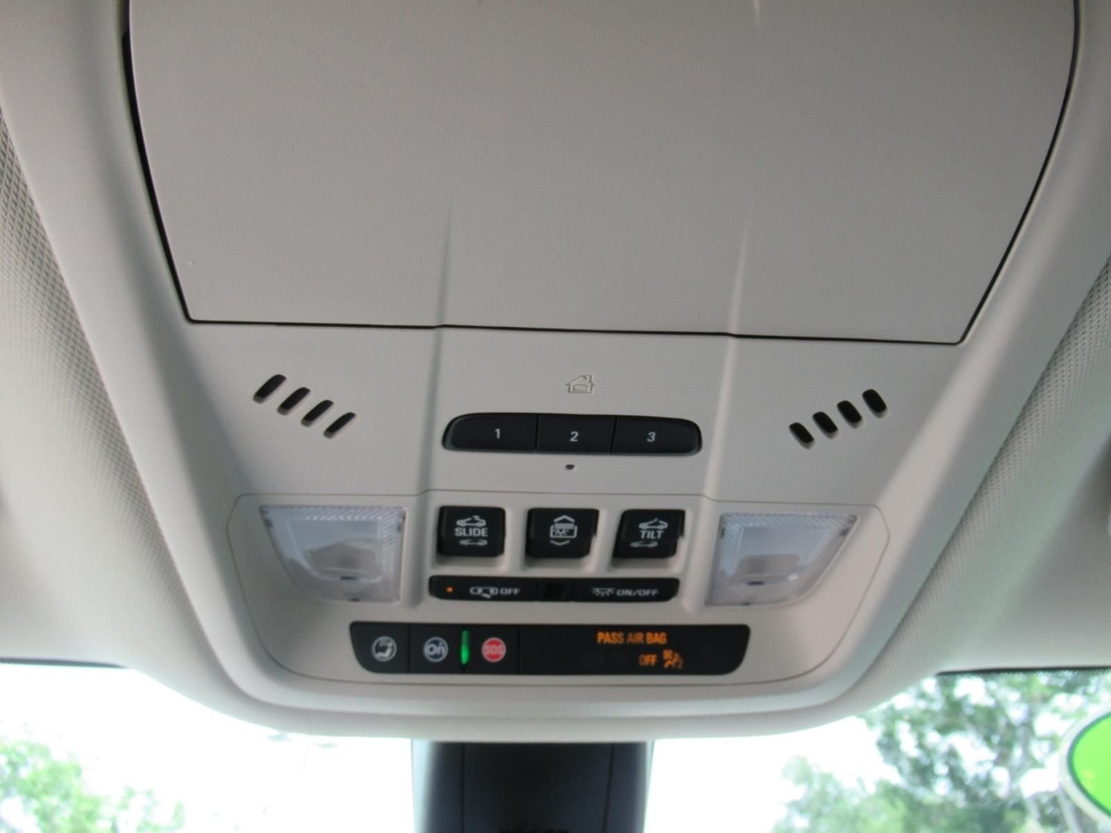Used 2024 White Buick Avenir image 31