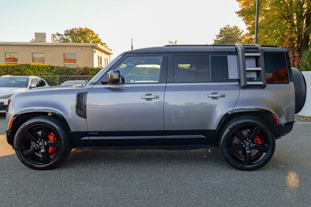 Used 2023 Gray Land Rover X image 4
