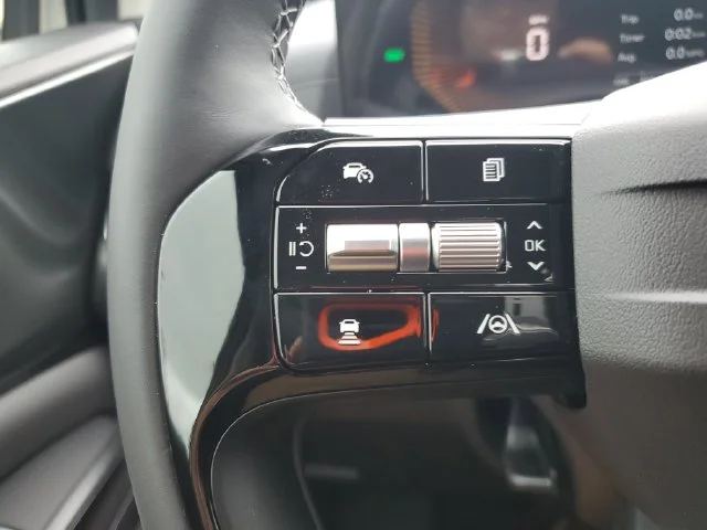 New 2027 Ivory Silver Kia EX image 20