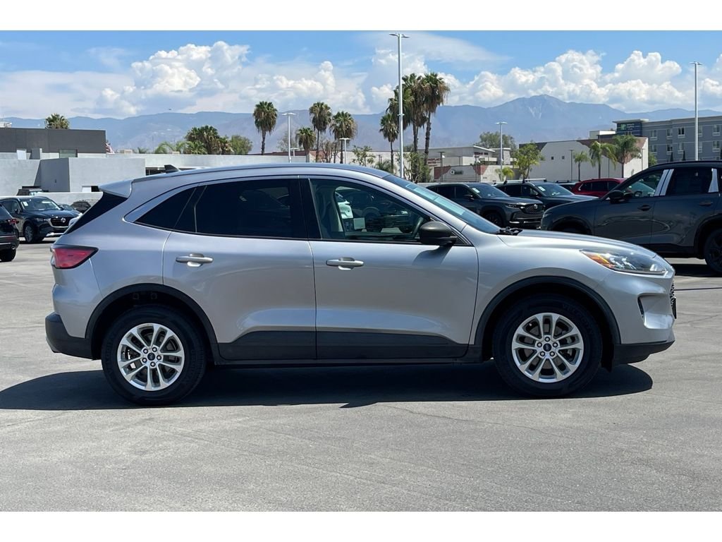 Used 2022 ICONIC SILVER Ford SE image 8