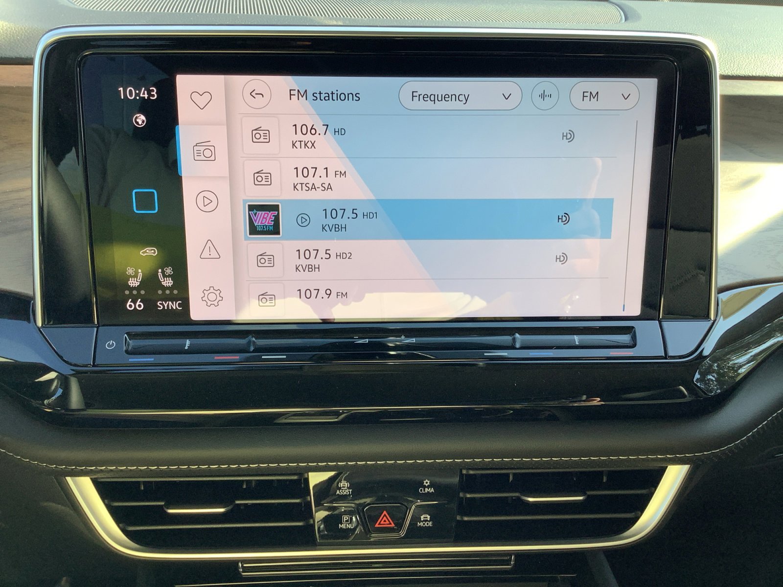 New 2026 Deep Black Pearl Volkswagen 2.0T SE w/Technology image 17