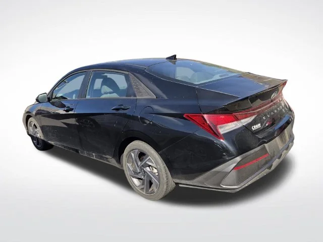 Used 2025 Black Hyundai SEL Sport image 2