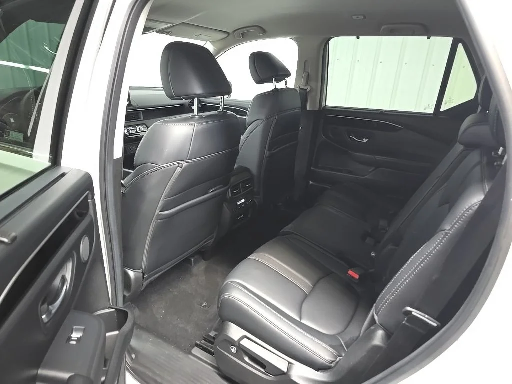 Used 2023  Honda EX-L image 32