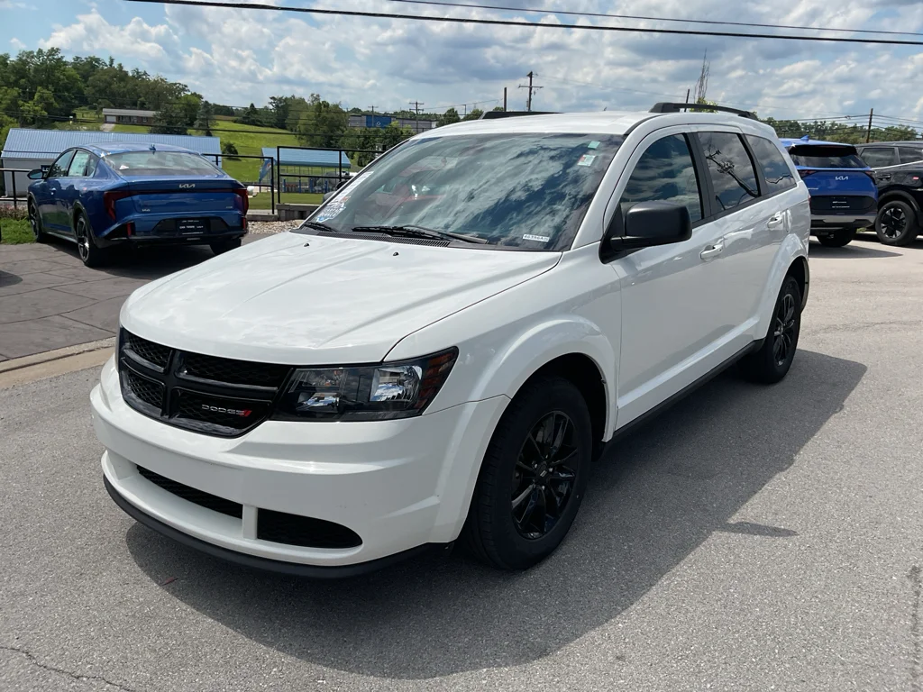 Used 2020 Vice White Dodge SE Value image 4