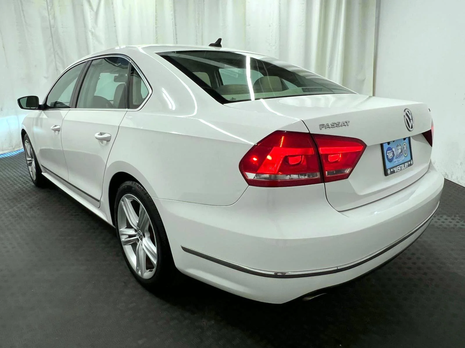 Used 2015 Candy White Volkswagen 1.8T SE image 8