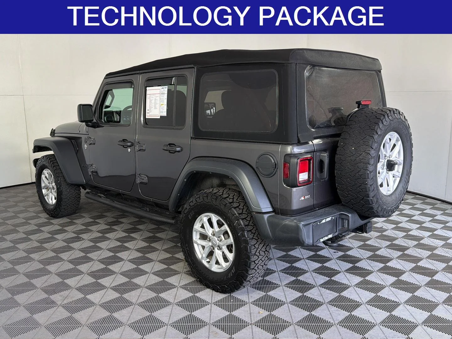 Used 2023 Granite Crystal Metallic Clearcoat Jeep Sport S image 7