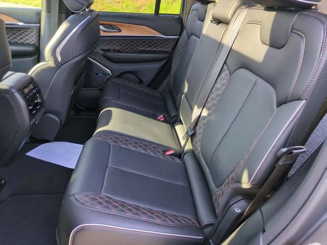 Used 2024 Gray Jeep Summit Reserve image 30