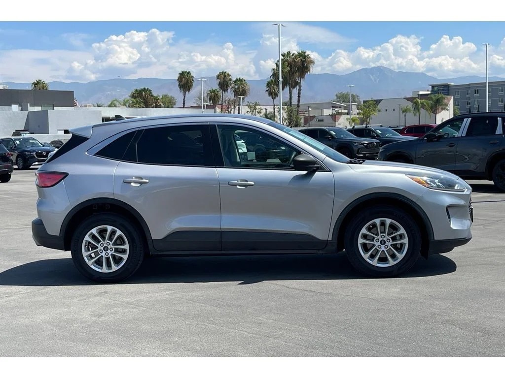 Used 2022 ICONIC SILVER Ford SE image 8