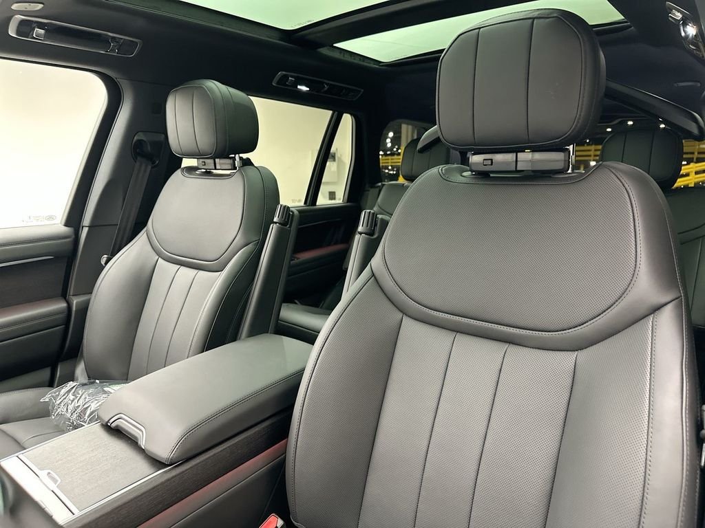 New 2026 Eiger Grey Land Rover SE image 10