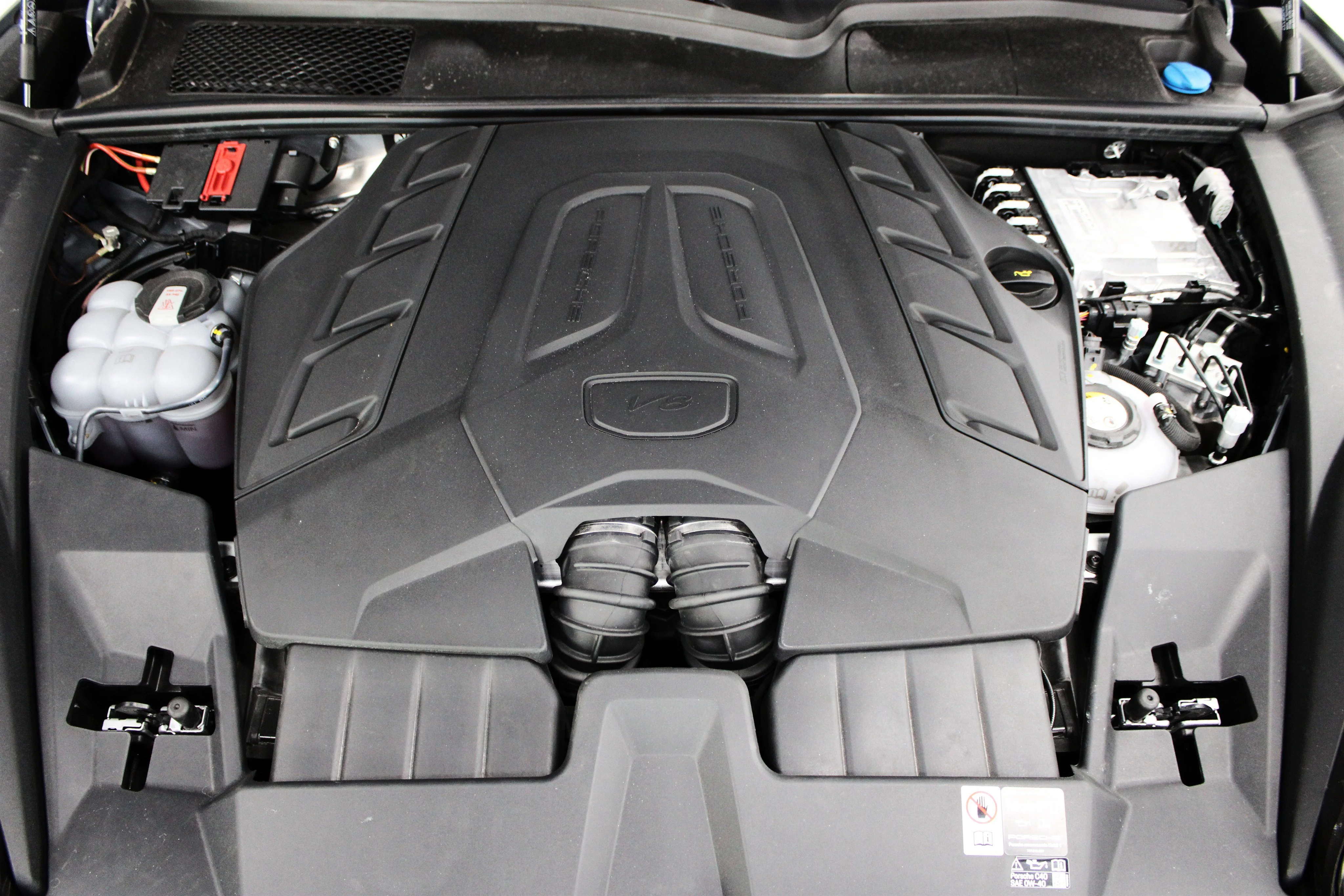 2025 Porsche Cayenne Coup Turbo E-Hybrid - Photo 40