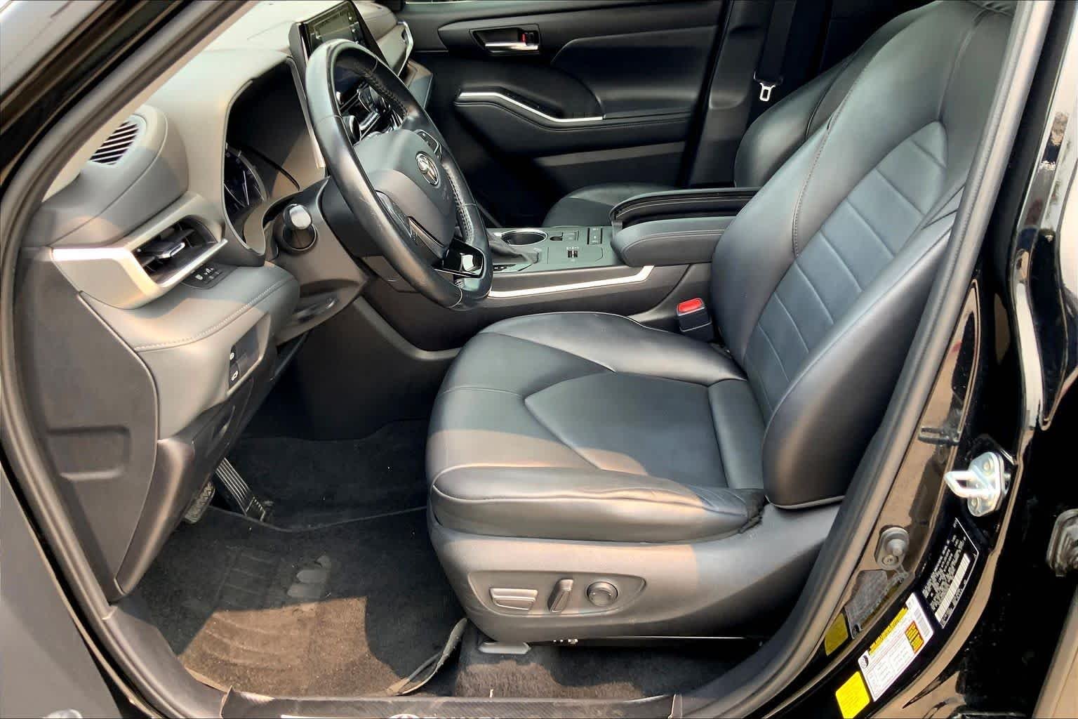 Used 2021 Midnight Black Metallic Toyota XLE image 8