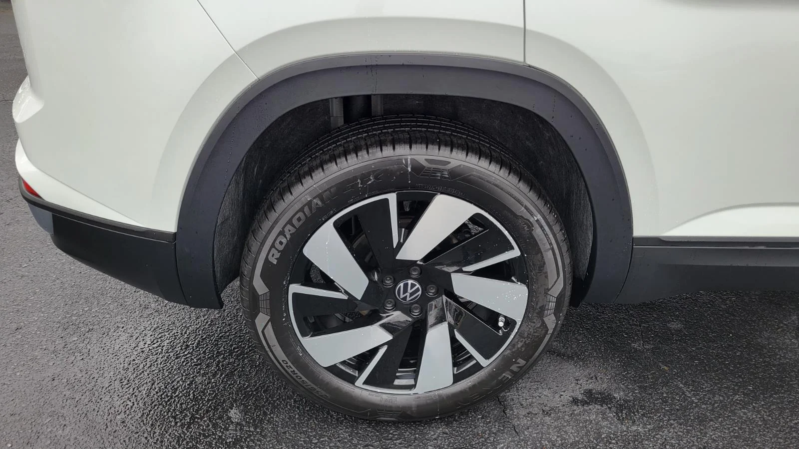 2026 Volkswagen Atlas Cross Sport SE w/Tech - Photo 17