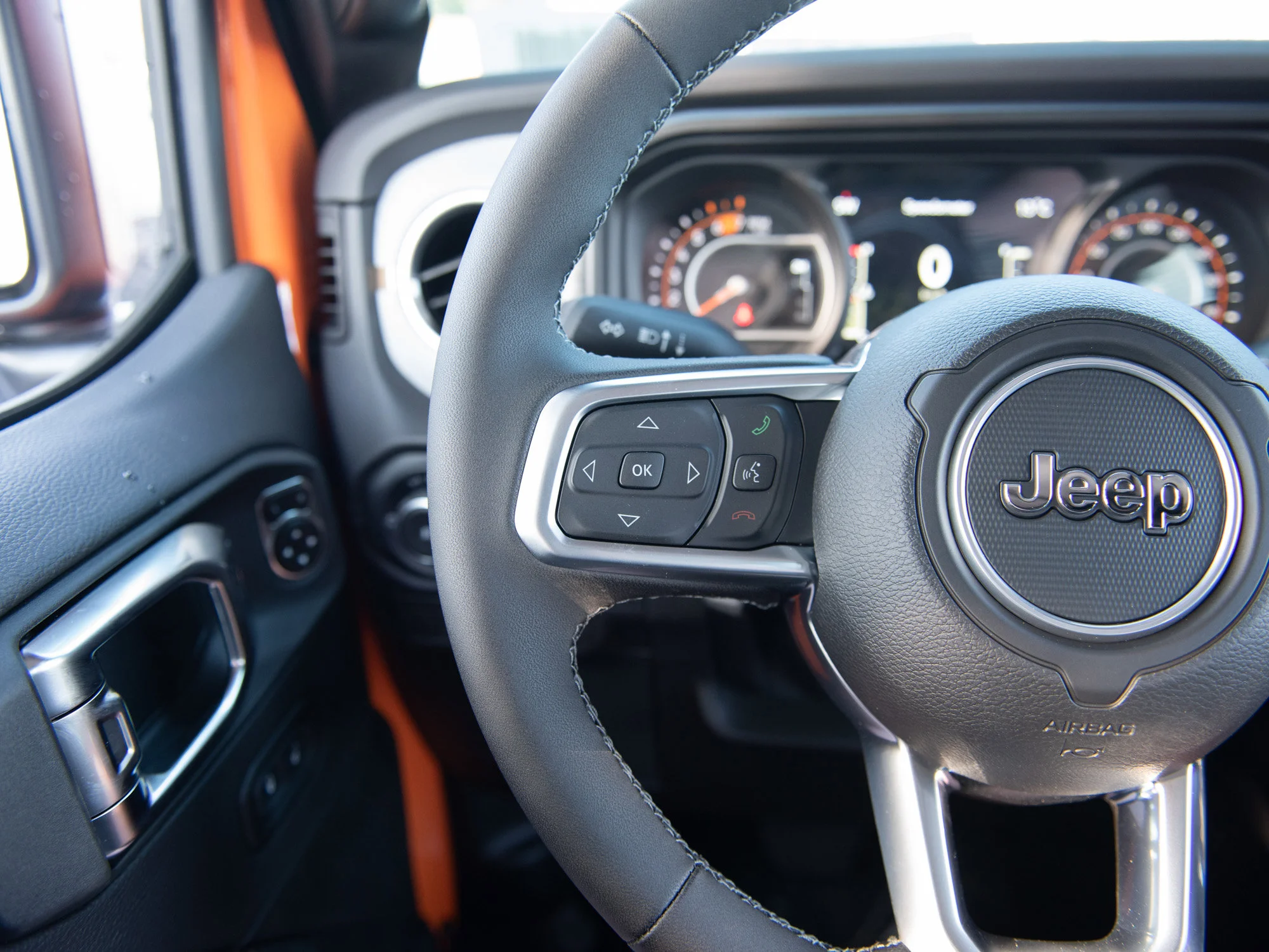 Used 2025 joose Jeep Sahara* 4 Door 4x4, Heated Seats/Wheel, Remote Start image 12