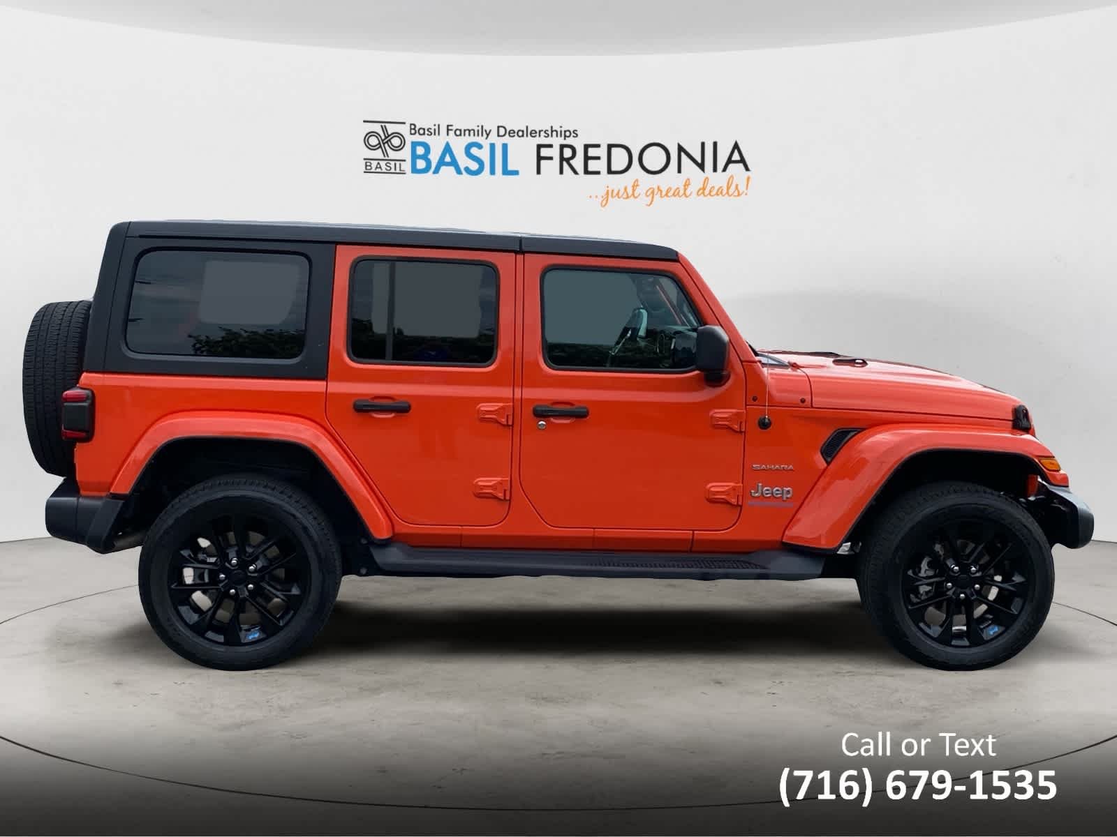 Used 2023 Punkn Metallic Clearcoat Jeep Sahara image 14