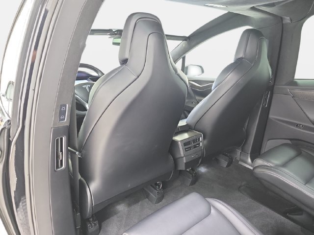 Used 2018 Black Tesla  image 12