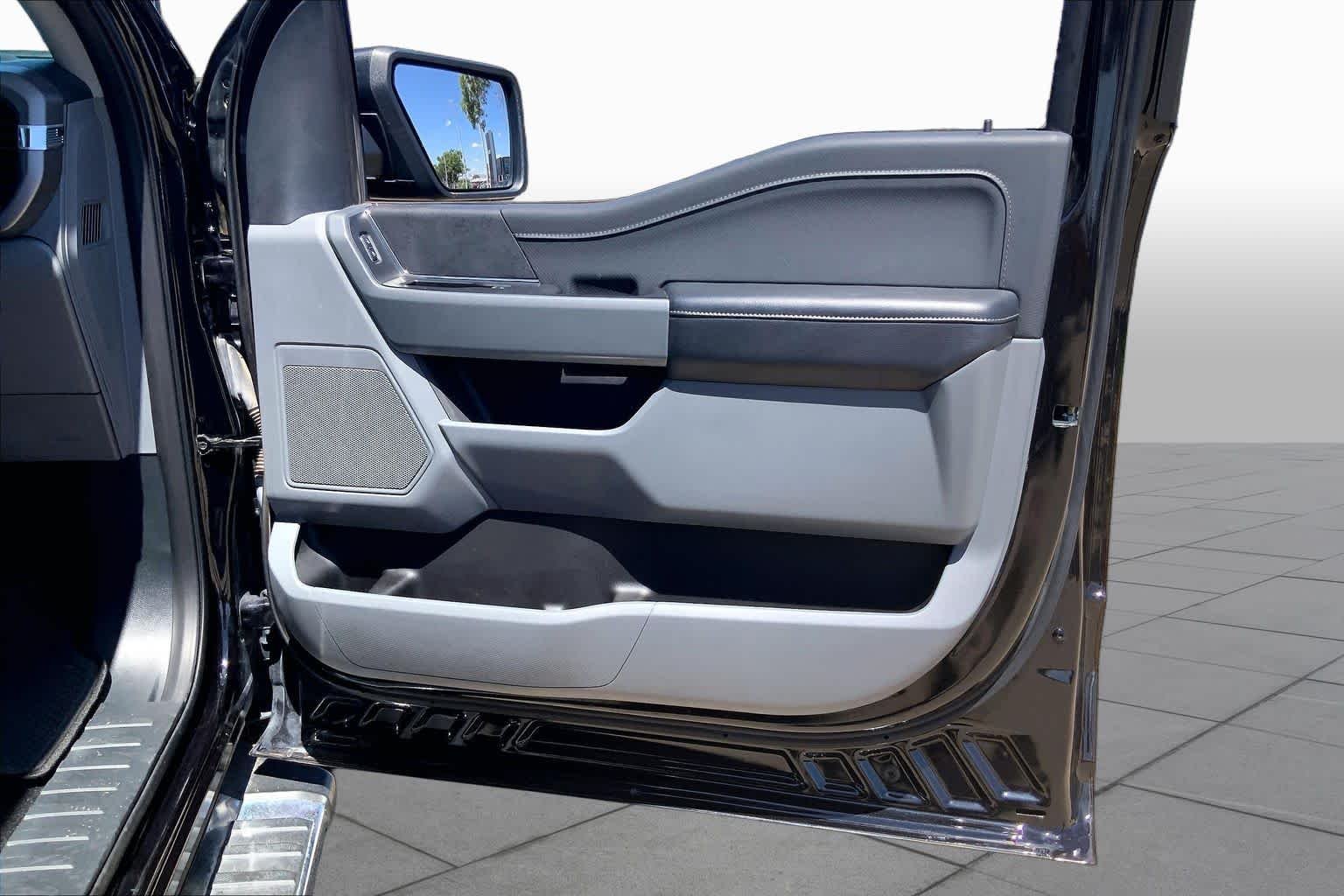 Used 2024 Agate Black Metallic Ford XLT image 23