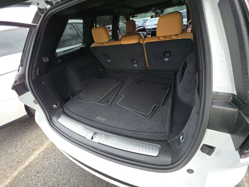 Used 2024 White Jeep Summit Reserve image 13
