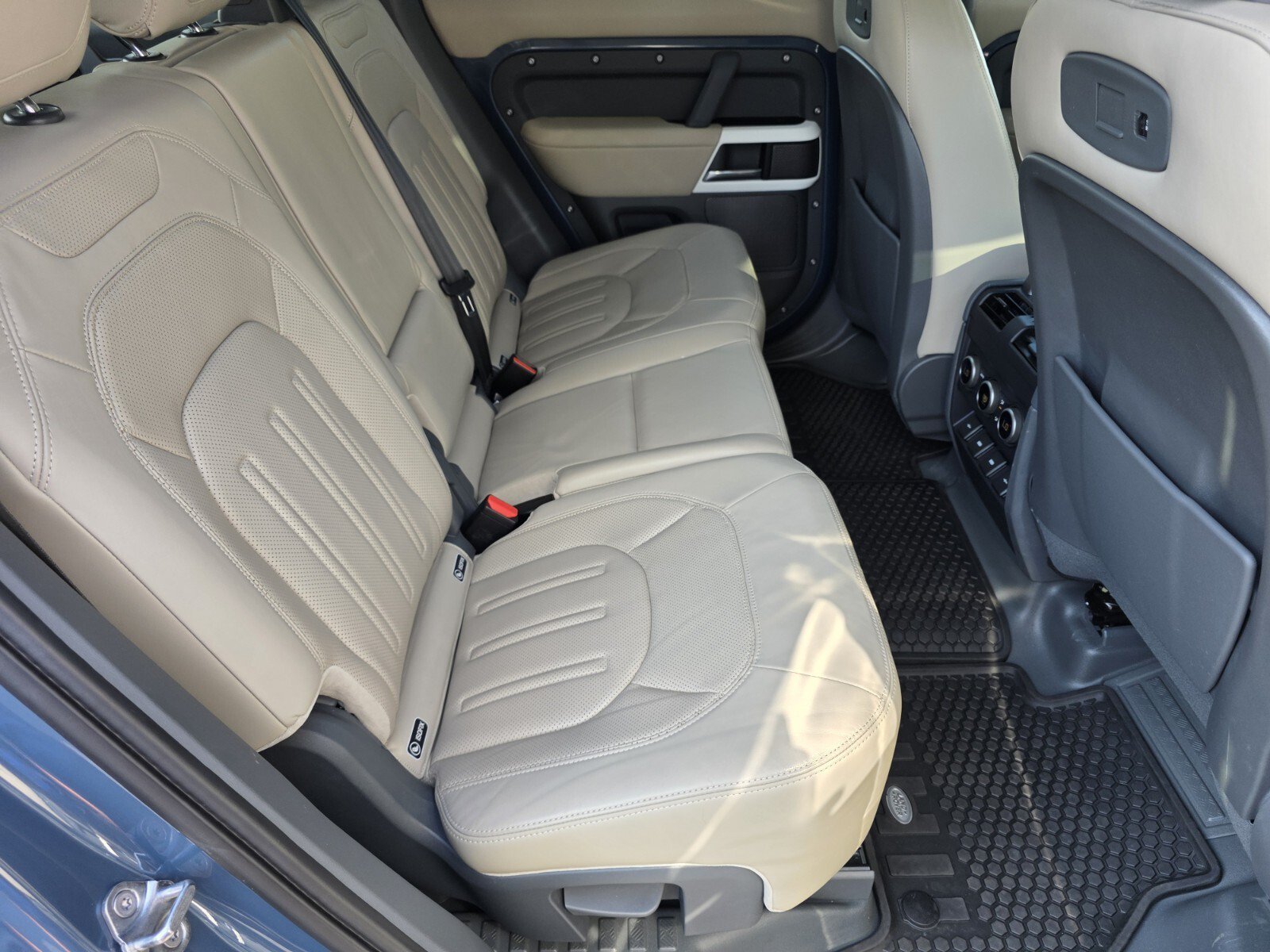 Used 2020 Tasman Blue Metallic Land Rover 110 P400 HSE image 5