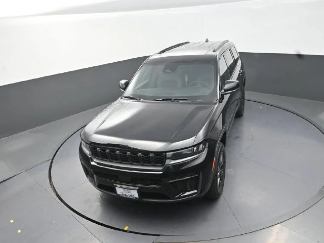 New 2027 High-Gloss Black Paint Jeep Laredo Altitude image 11