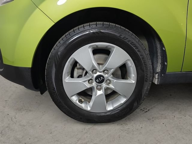 Used 2018 Green Kia Base image 9