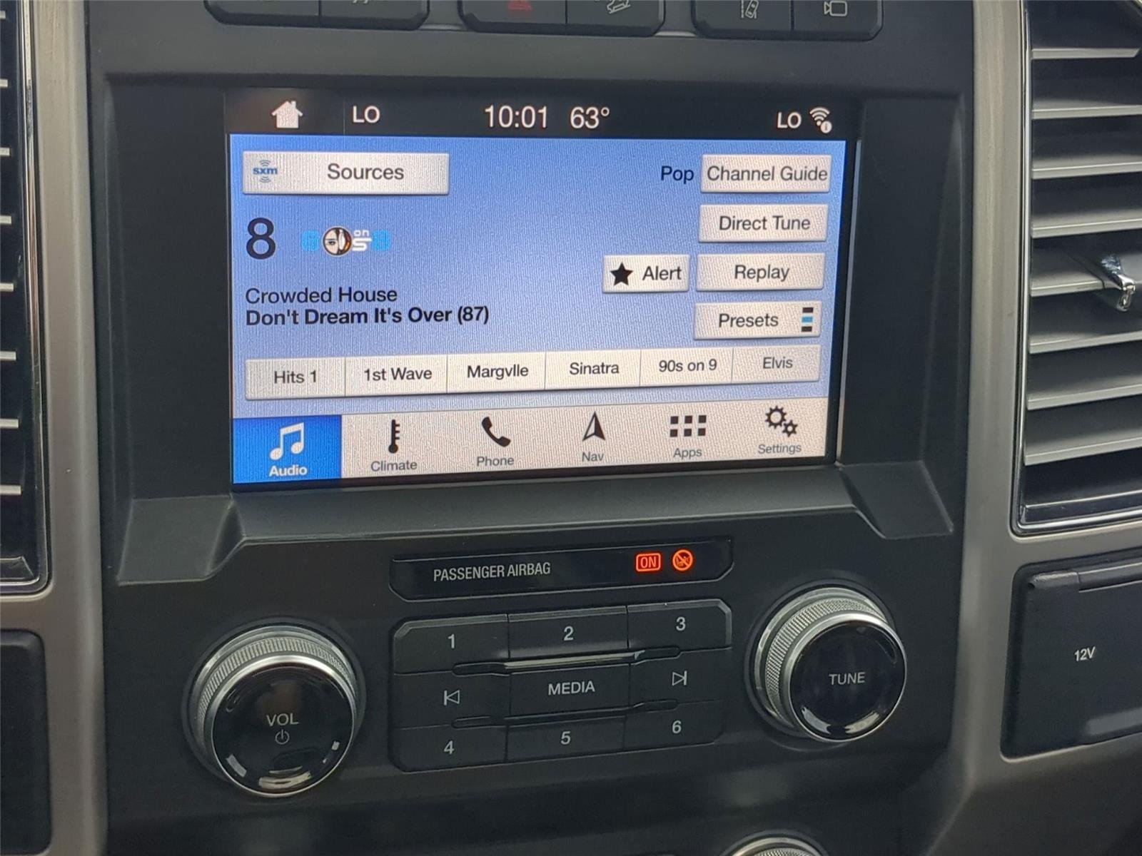Used 2019 White Platinum Metallic Tri-Coat Ford Platinum image 21