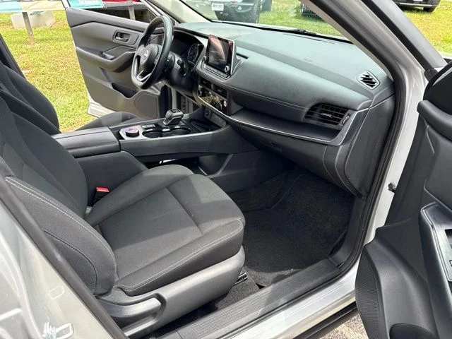 Used 2024 Silver Nissan S image 25