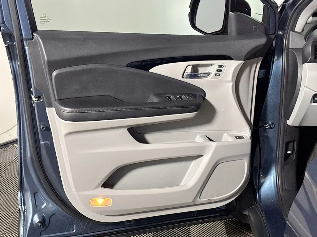 Used 2021  Honda Touring image 10