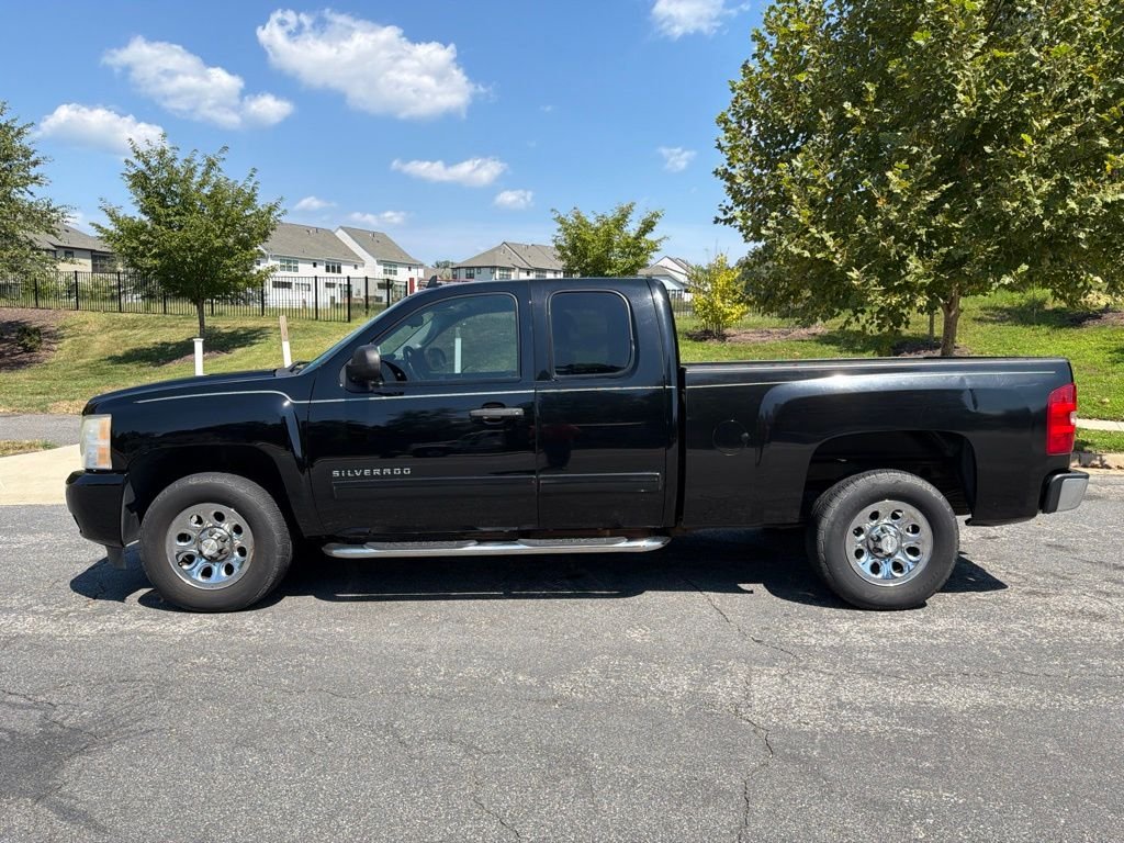 Used 2011 Black Chevrolet LT image 6