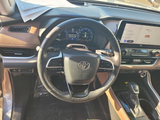 Used 2025  Toyota Platinum image 30