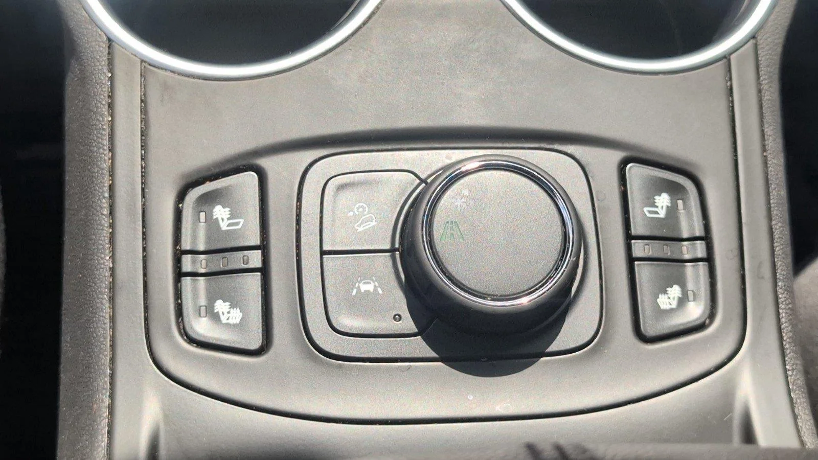 Used 2021 Graphite Gray Metallic GMC SLT image 25