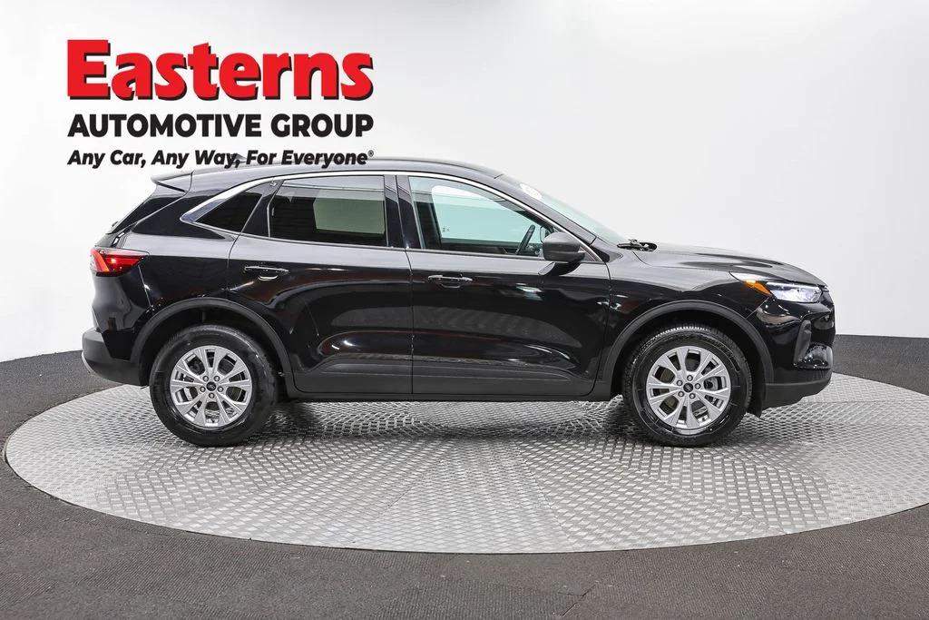 Used 2023 Black Ford Active image 4