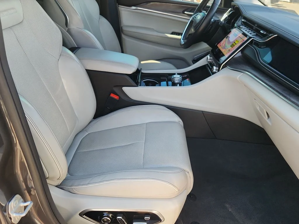 Used 2022 Gray Jeep Overland image 15
