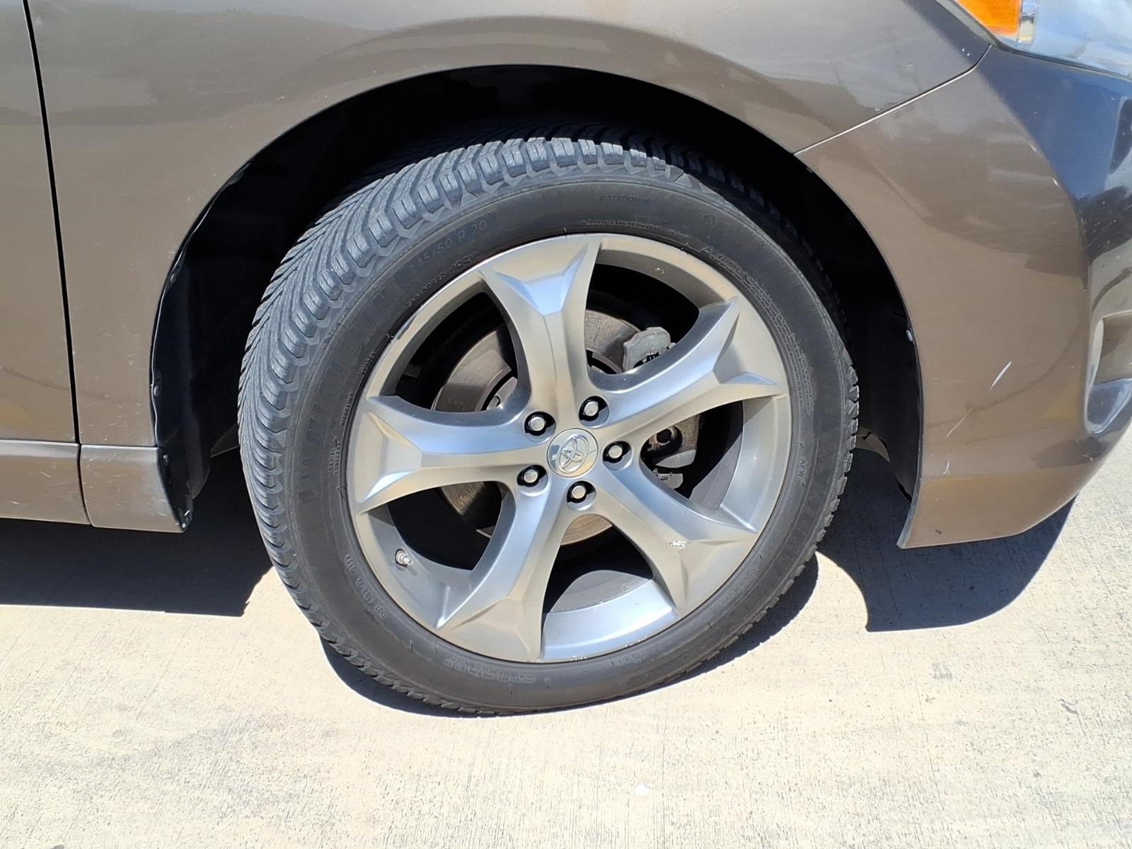 Used 2011 GOLDEN UMBER MICA Toyota 4DR WGN V6 FWD LE image 4